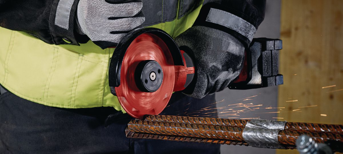 Application picture of AG 6D-22 with SPX 125 metal road trade blade cutting rebar
