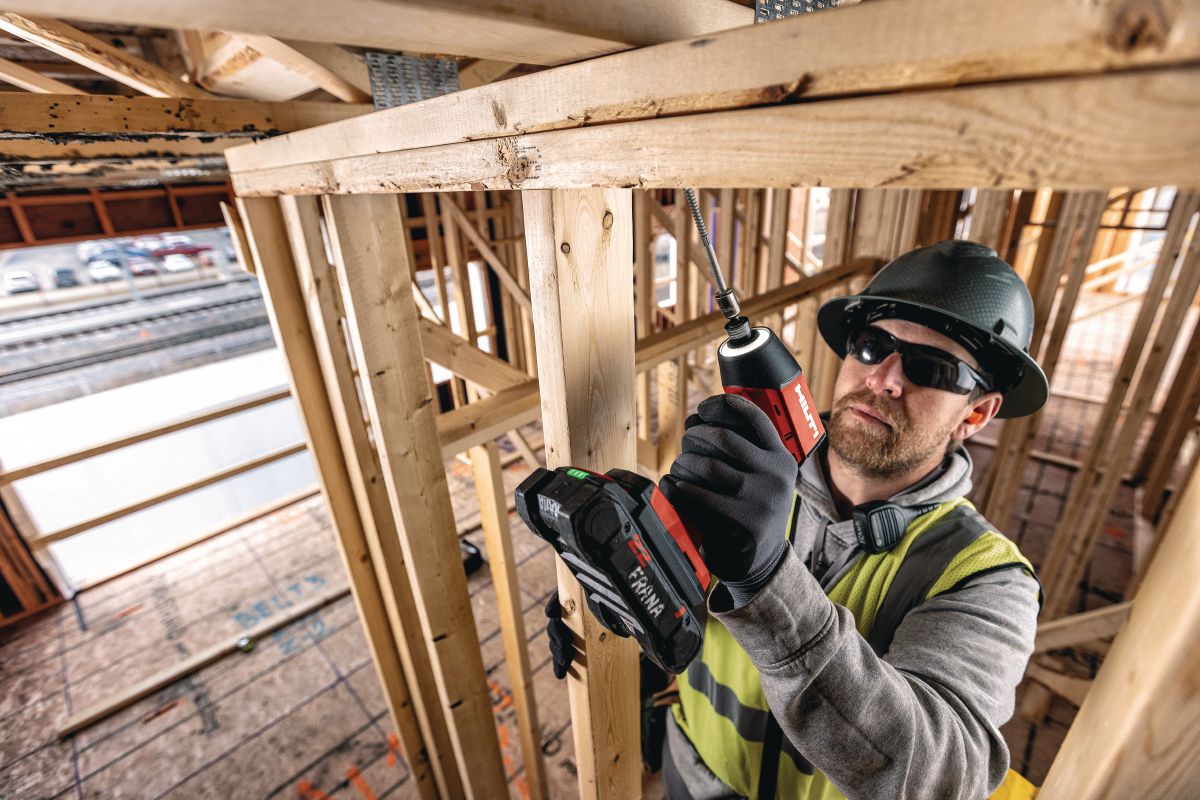 SID 6-22(2) with B22 85 application photo - person drilling into wood